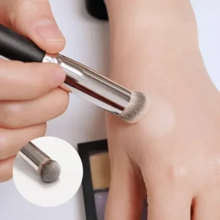 Foundation Concealer Brush - Досконалий макіяж за допомогою професійної кисті