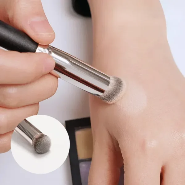 Foundation Concealer Brush - Досконалий макіяж за допомогою професійної кисті