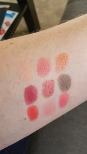 Матова блискуча палітра тіней для повік – яскраві червоні відтінки photo review