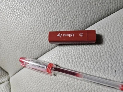 Матова червона помада 1pc Twist Up Lip Liner - ваш ідеальний вибір для макіяжу photo review