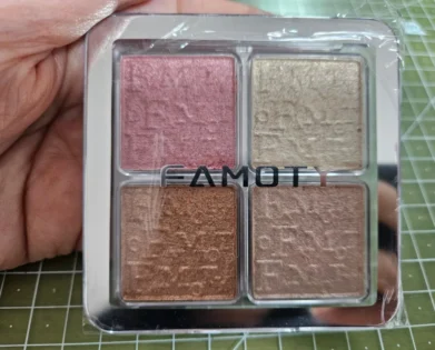 Хайлайтер Палітра 4 Color Face - Розкрийте природне сяйво photo review