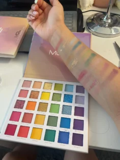 Тіні для повік високої пігментації - 30 кольорів для незабутніх образів photo review