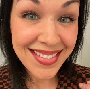 Водостійкий контур для губ: тривала та матова помада photo review