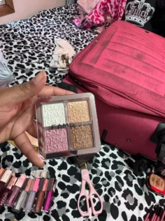 Хайлайтер Палітра 4 Color Face - Розкрийте природне сяйво photo review