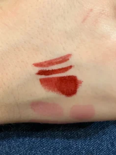 Водостійкий матовий червоний рідкий олівець для очей - тривала стійкість photo review