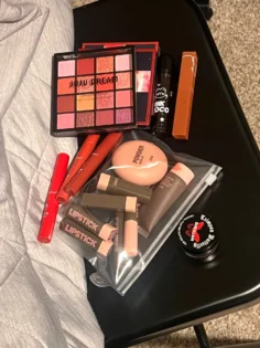 Матова блискуча палітра тіней для повік – яскраві червоні відтінки photo review