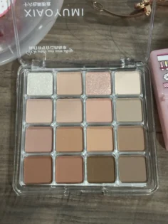 Шістнадцятирічна кольорова платка для макіяжу очей - ідеальний вибір! photo review