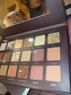 18-колірна палітра тіней для повік – Матова та блискуча для яскравого макіяжу photo review
