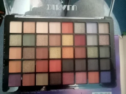 DIKALU 40 Color Eyeshadow Palette - Яскраві Тіні для Очей для Вашого Макіяжу photo review