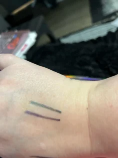 Глитеровий лайнер для очей – яскравий стиль для вашого макіяжу photo review