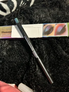 Глитеровий лайнер для очей – яскравий стиль для вашого макіяжу photo review