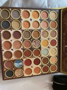 42 Colors Rainbow Eyeshadow Palette - Яскраві тіні для повік photo review