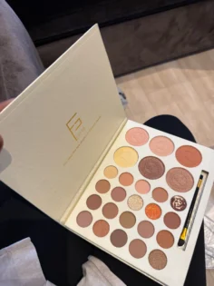 Eyeshadow Palette 26 Colors - Яскраві Відтінки для Вашого Макіяжу photo review