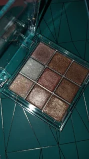 Палітра Тіней з Дев'яти Кольорів - Яскравий Вибір для Макіяжу photo review