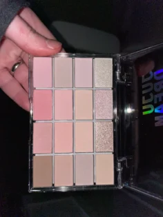 Тіні для повік Love: Ідеальний вибір для щоденного макіяжу photo review