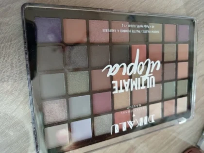 DIKALU 40 Color Eyeshadow Palette - Яскраві Тіні для Очей для Вашого Макіяжу photo review