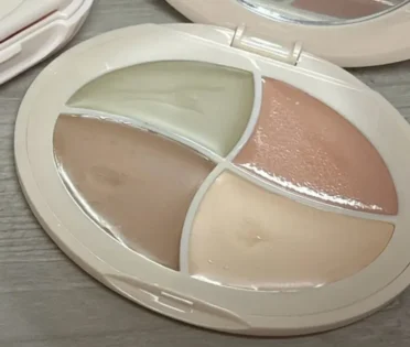 Консилер Чотирьох Кольорів: Ідеальне Покриття для Вашої Шкіри photo review