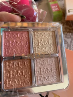 Хайлайтер Палітра 4 Color Face - Розкрийте природне сяйво photo review