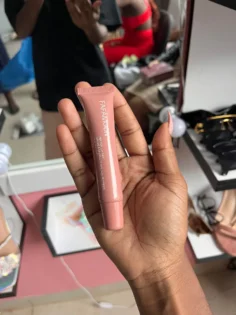 Глянцевий губний блеск: ненав’язливий об'єм і зволоження для ваших губ photo review