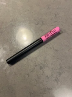 Колірний рідкий олівець для очей: 12 відтінків для яскравих образів photo review