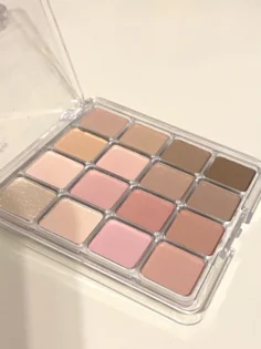 Шістнадцятирічна кольорова платка для макіяжу очей - ідеальний вибір! photo review