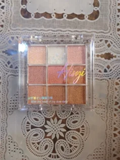 Глітерний хайлайтер - яскрава палітра тіней для очей photo review