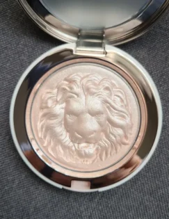 High Glossy Face Illuminator - Розкішне освітлення для вашого обличчя photo review