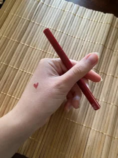 Водостійкий матовий червоний рідкий олівець для очей - тривала стійкість photo review