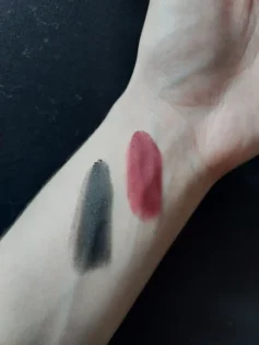 Тіні для повік Biya 2: Червоний і Чорний для Яскравого Макіяжу photo review