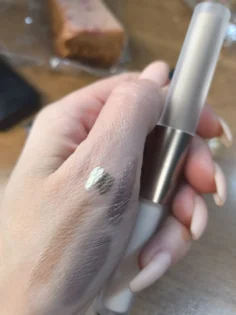 Жидкий хайлайтер для обличчя – стильний контур та освітлення photo review