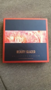 Матова блискуча палітра тіней для повік – яскраві червоні відтінки photo review