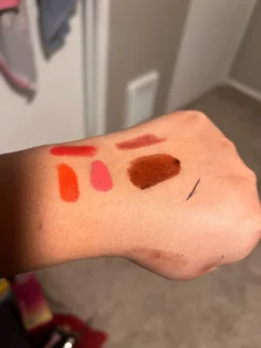 Матова блискуча палітра тіней для повік – яскраві червоні відтінки photo review