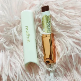 Матова губна помада - довготривала та зволожуюча косметика для дівчат photo review