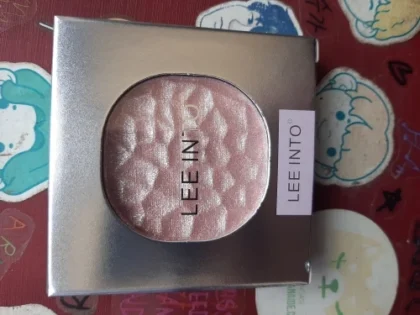 Highlighting Powder - Блискучий та Довговічний Хайлайтер від LEEINTO photo review
