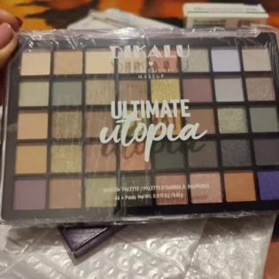 DIKALU 40 Color Eyeshadow Palette - Яскраві Тіні для Очей для Вашого Макіяжу photo review