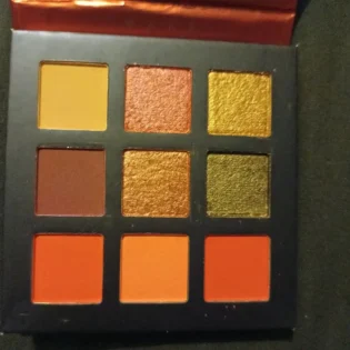 Матова блискуча палітра тіней для повік – яскраві червоні відтінки photo review