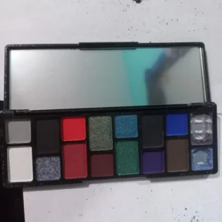 Очі, привертаючі увагу: DIKALU Natural 16 Color Eyeshadow Tray photo review