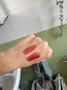 Матова губна помада - довготривала та зволожуюча косметика для дівчат photo review