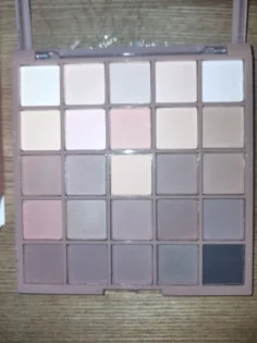 Палетка тіней для повік 25 кольорів: водостійка та матова photo review