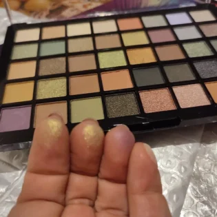 DIKALU 40 Color Eyeshadow Palette - Яскраві Тіні для Очей для Вашого Макіяжу photo review