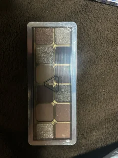 12 Color Eye Shadow Plate: Ідеальний вибір для початківців в макіяжі photo review