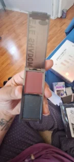 Тіні для повік Biya 2: Червоний і Чорний для Яскравого Макіяжу photo review