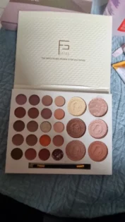 Eyeshadow Palette 26 Colors - Яскраві Відтінки для Вашого Макіяжу photo review