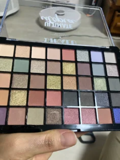 DIKALU 40 Color Eyeshadow Palette - Яскраві Тіні для Очей для Вашого Макіяжу photo review