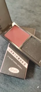 Тіні для повік Biya 2: Червоний і Чорний для Яскравого Макіяжу photo review