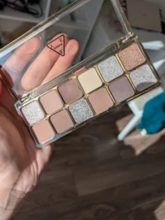 12 Color Eye Shadow Plate: Ідеальний вибір для початківців в макіяжі photo review