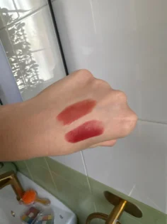 Матова губна помада - довготривала та зволожуюча косметика для дівчат photo review