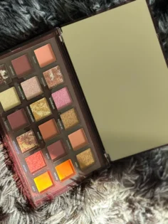 18 Colors Pomegranate Seeds Eyeshadow Palette – Яскраві відтінки для вашого макіяжу photo review