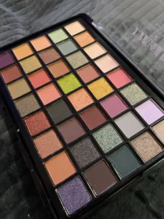 DIKALU 40 Color Eyeshadow Palette - Яскраві Тіні для Очей для Вашого Макіяжу photo review