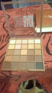 Палетка тіней для повік 25 кольорів: водостійка та матова photo review